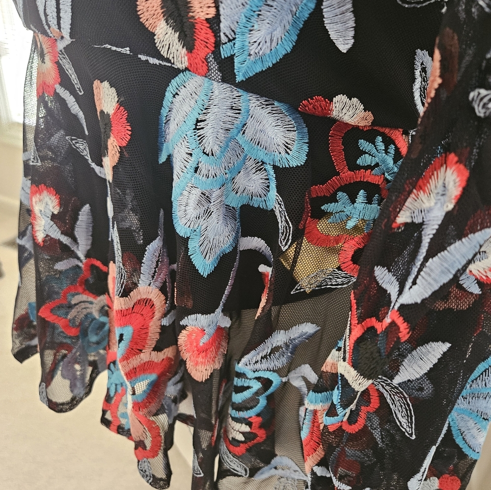 NWT Boston Proper Alexia Admor Black Floral Embroidered Blouse - Picture 4 of 7
